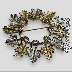 Elegant Sarah Cov Silver and Gold Maple Leaf Wreath Brooch